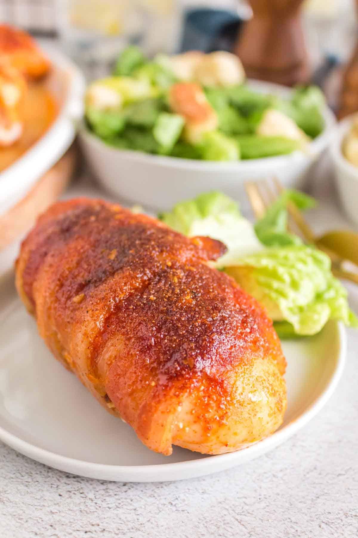 Κοτόπουλο τυλιγμένο σε μπέικον 2 Bacon wrapped chicken ready to devour.