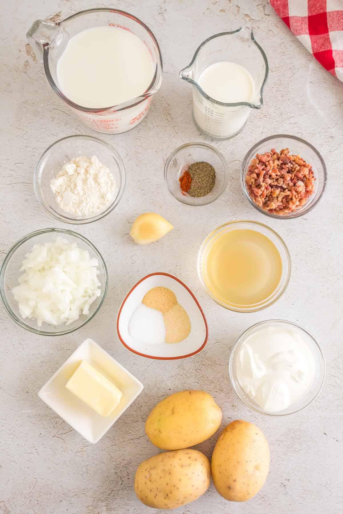 Κρεμόσουπα πατάτας 4 raw ingredients portioned for cream of potato soup