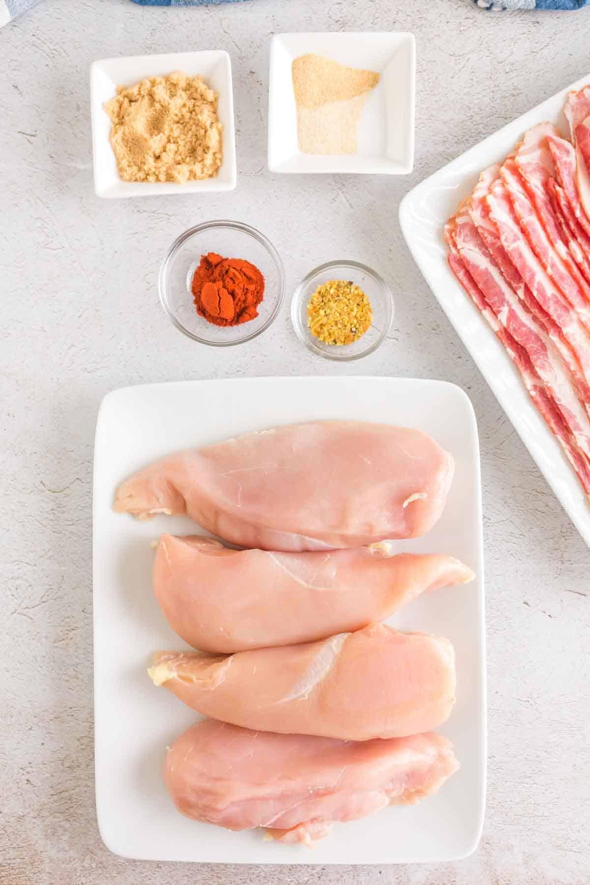 Κοτόπουλο τυλιγμένο σε μπέικον 4 Ingredients for bacon wrapped chicken.