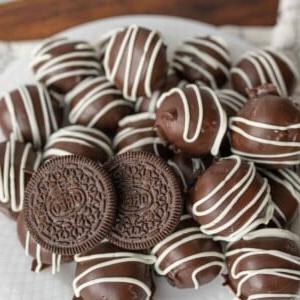 Όρεο Μπάλες 6 μπάλες σοκολάτας oreo με λευκό γλάσο