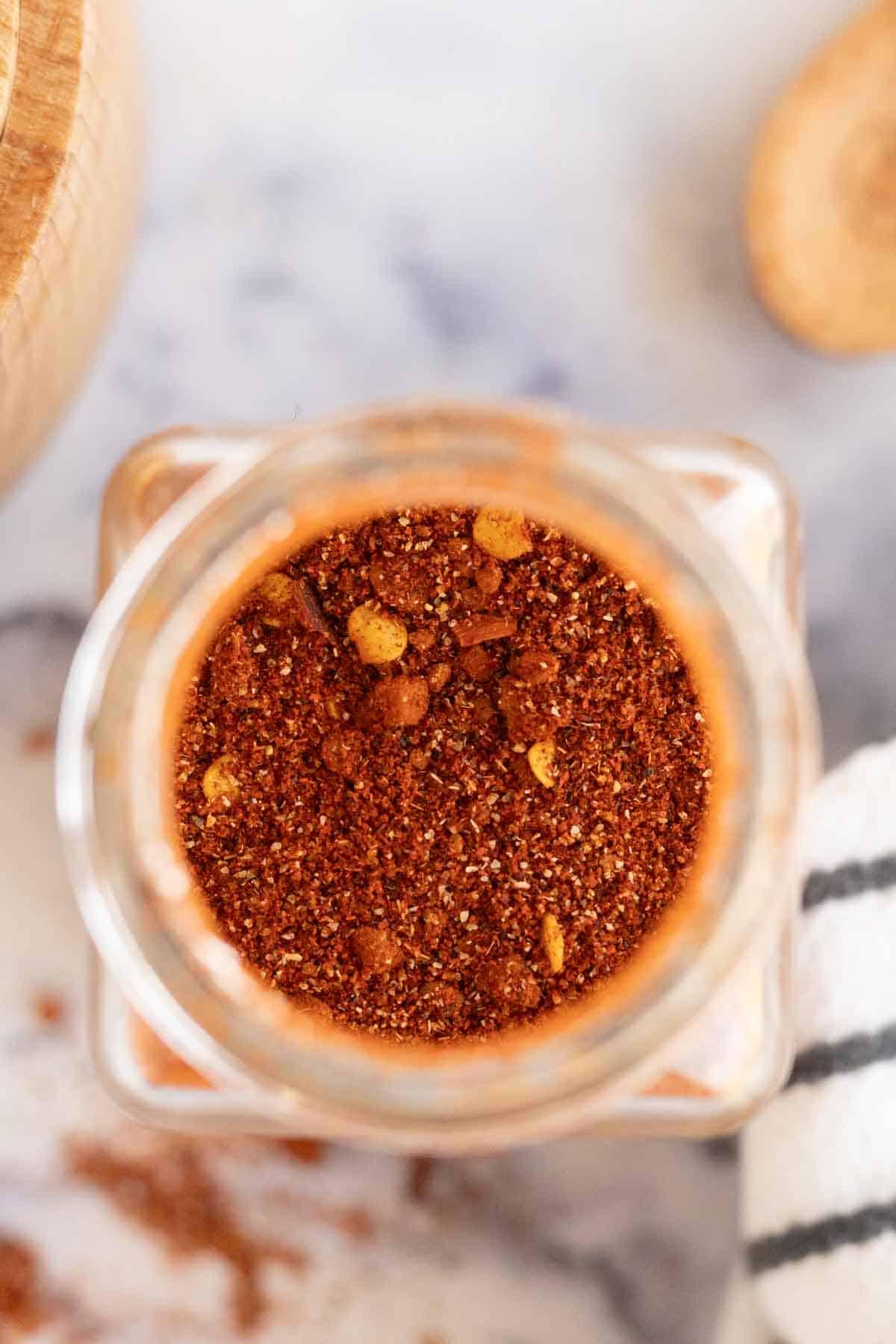 Καρύκευμα Αντόμπο 8 a photo top view directly inside a glass seasoning container filled homemade adobo seasoning