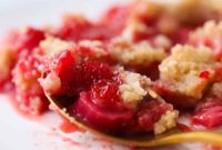 Strawberry Rhubarb Crumble